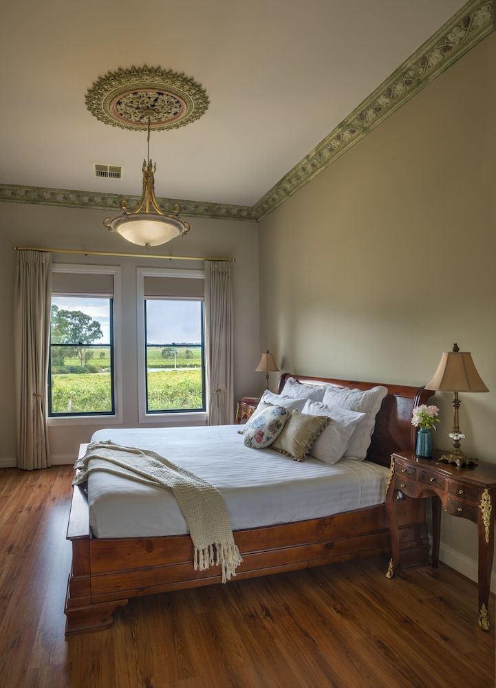 Barossa Shiraz Estate Vines Cottage 3