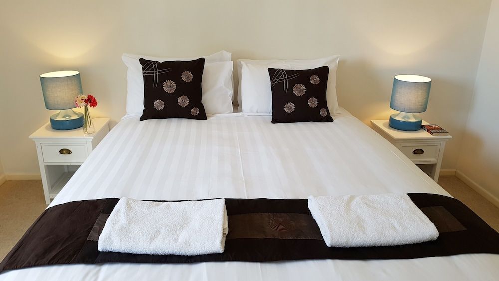 undefined Anchor On Paramount 9