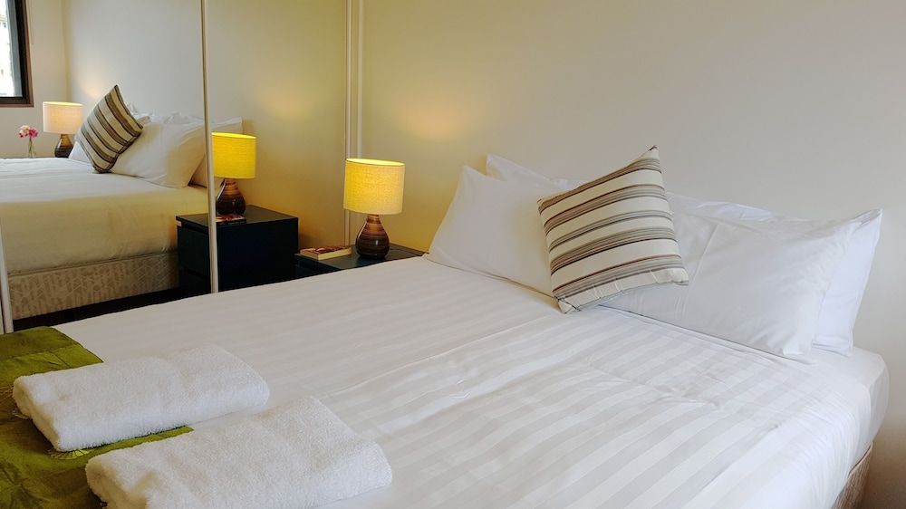 undefined Anchor On Paramount 10