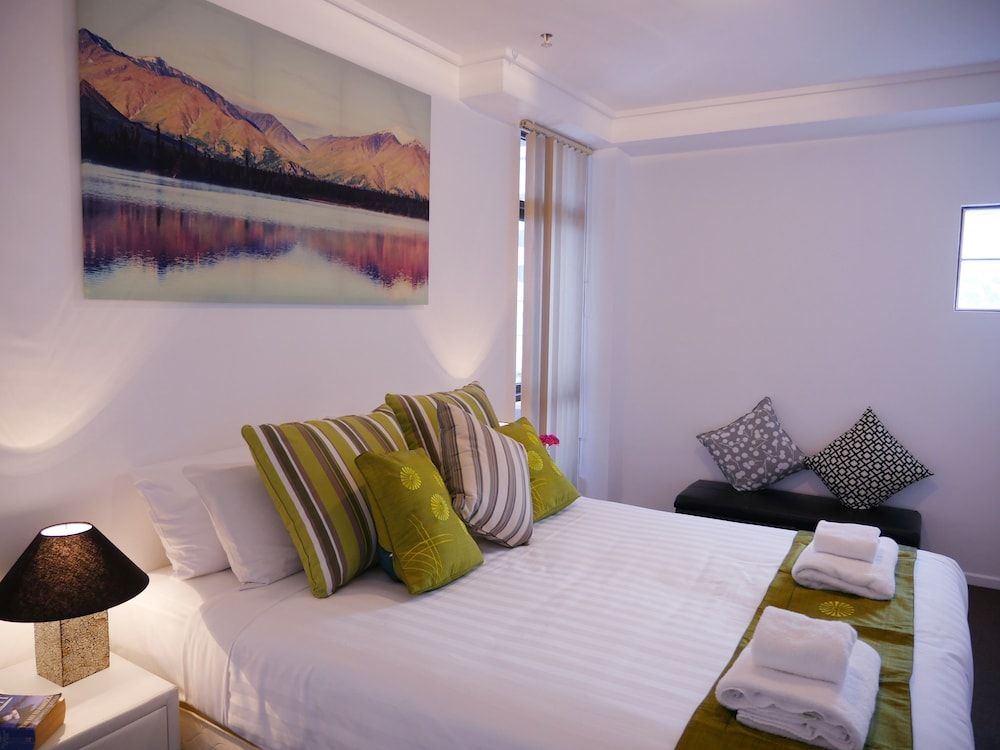 undefined Anchor On Paramount 4