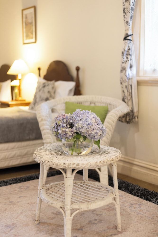 Leura House Family Twin Room 6