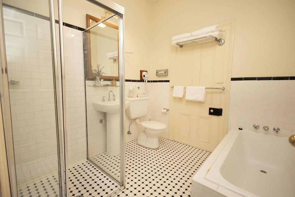 Leura House Family Twin Room 5