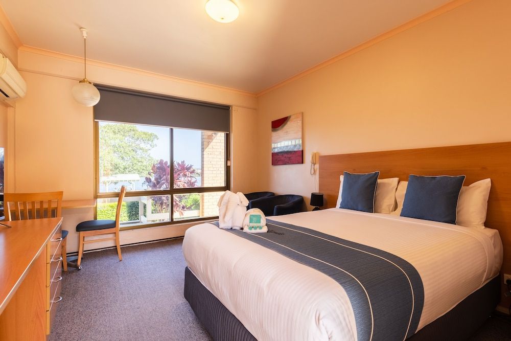 Deluxe Room, 1 King Bed, Kitchenette, River View