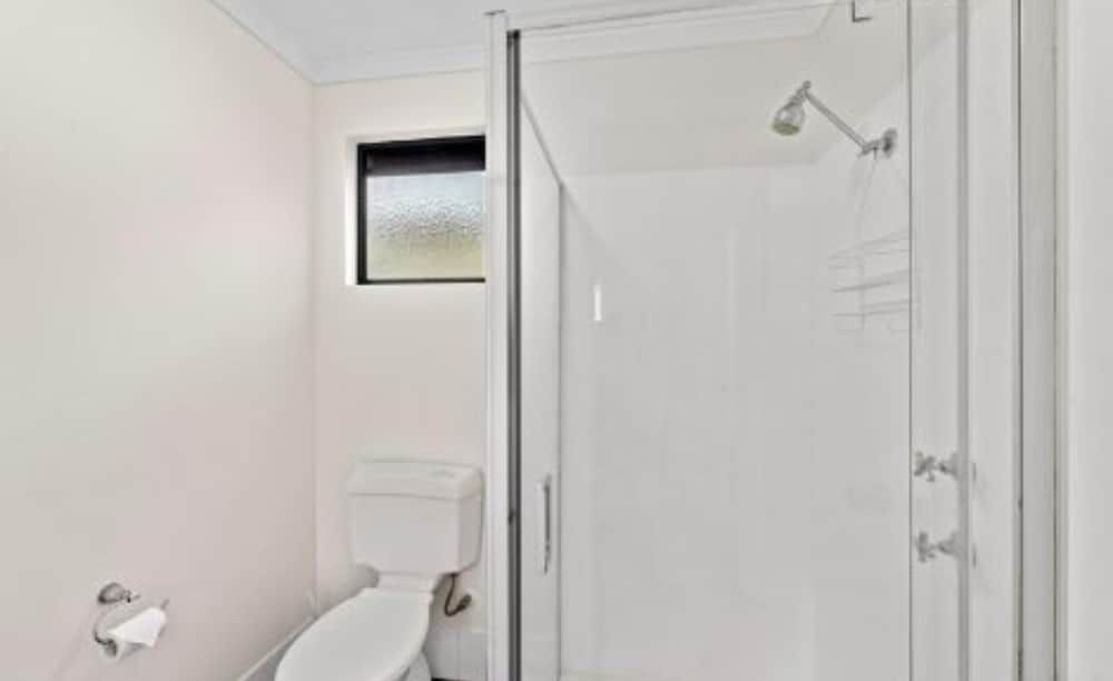 Superior 2 Bedroom Cabin - Sleeps 6