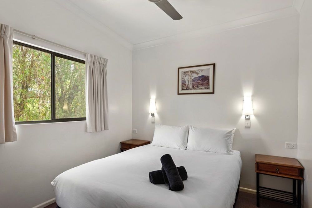 Deluxe 2 Bedroom Cabin - Sleeps 4