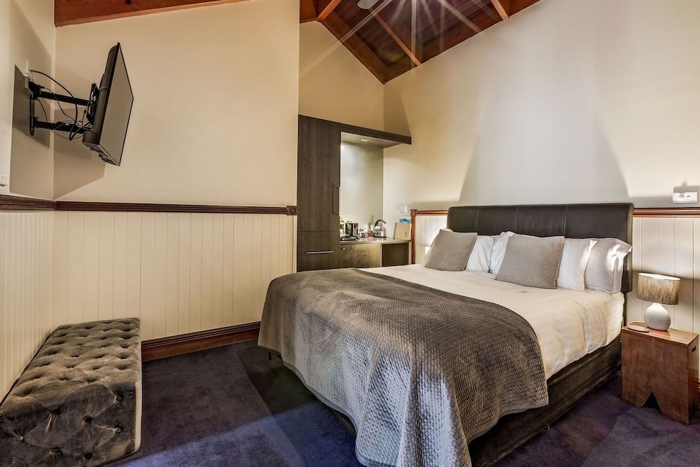 Yallingup Lodge Spa Retreat Standard Room, Balcony (Semillon Queen Spa) 3