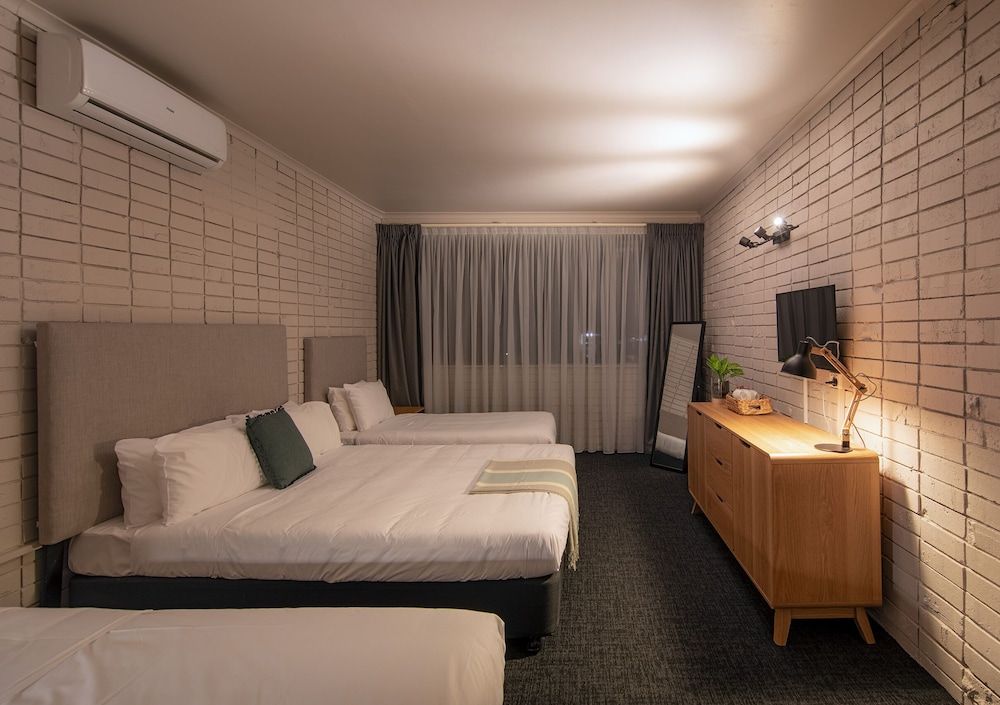 Palms Hotel Motel Chullora Family Room