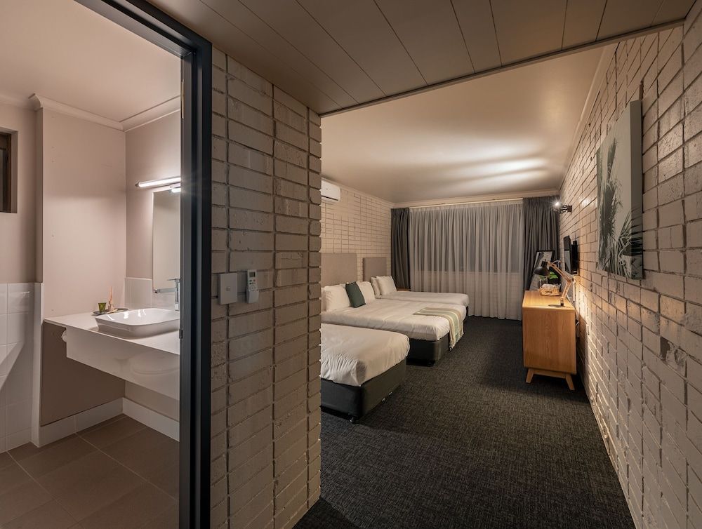 Palms Hotel Motel Chullora Family Room 2