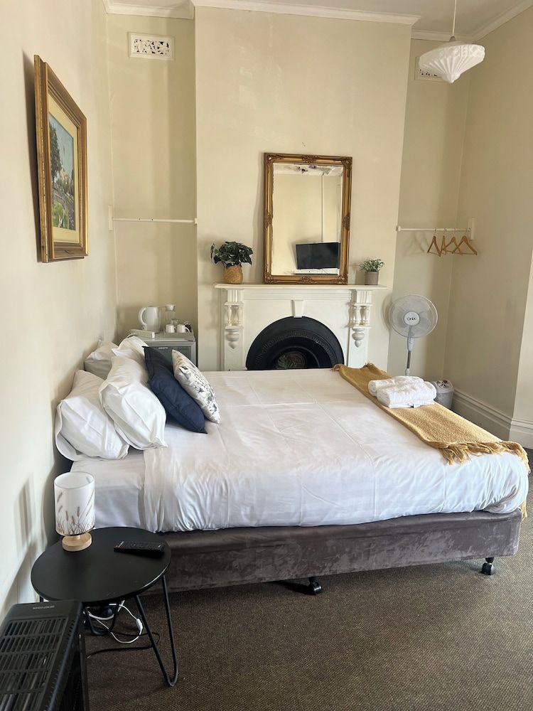 Comfort, King, Shared Bathroom