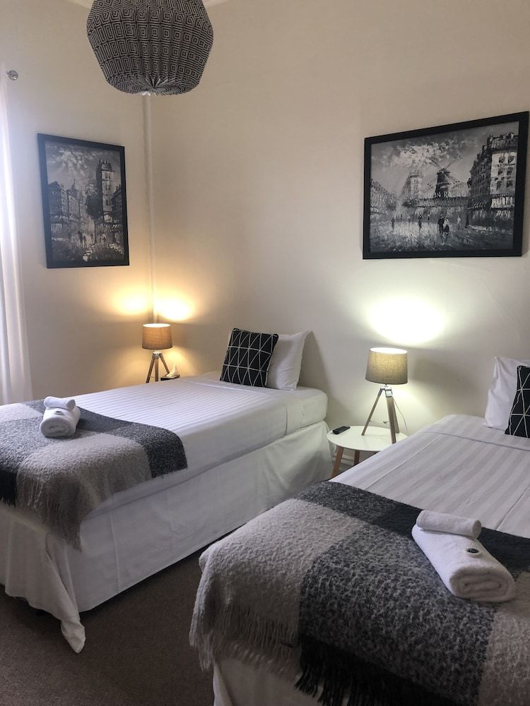 Circa 1902 Queenscliff Basic Twin Room, Shared Bathroom 3