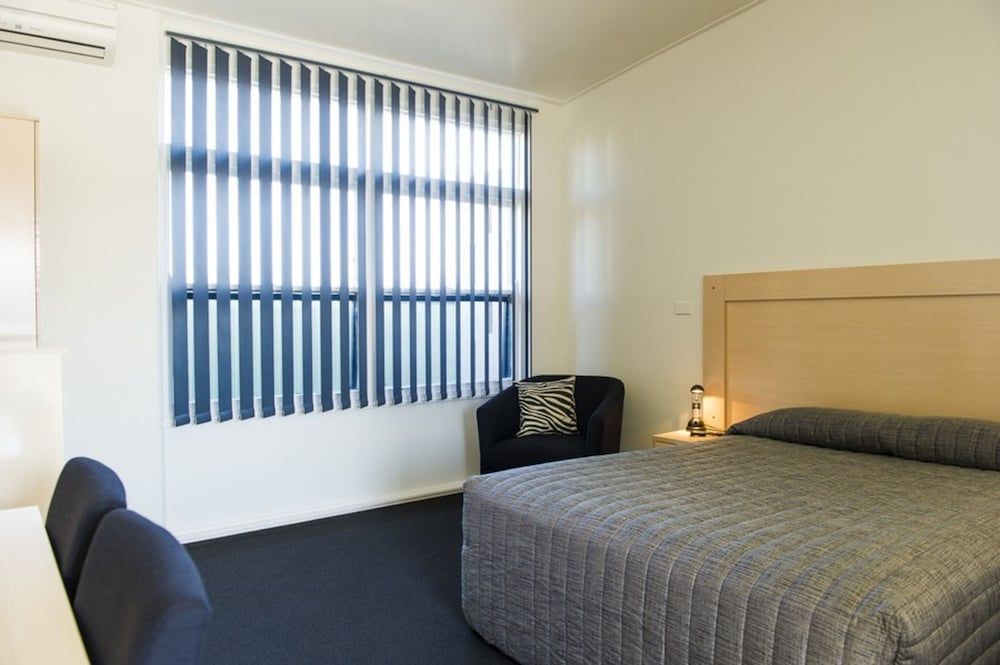 Cherry Blossom Motel Executive Room, 1 Queen Bed 13