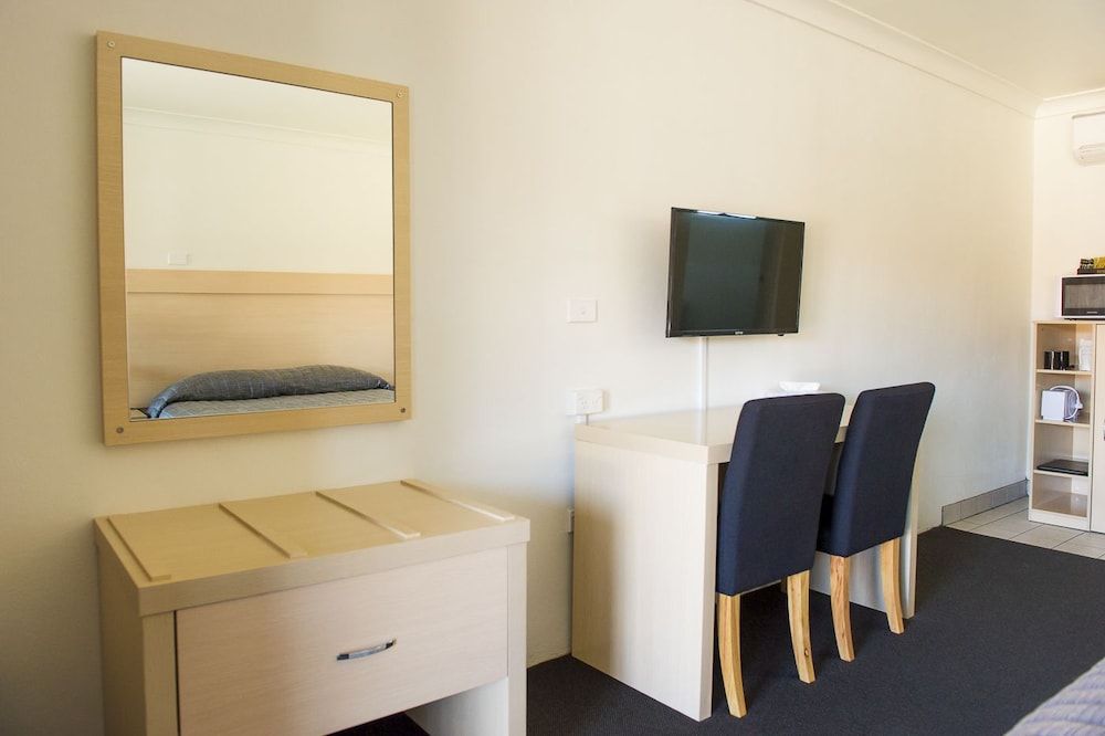 Cherry Blossom Motel Executive Room, 1 Queen Bed 7