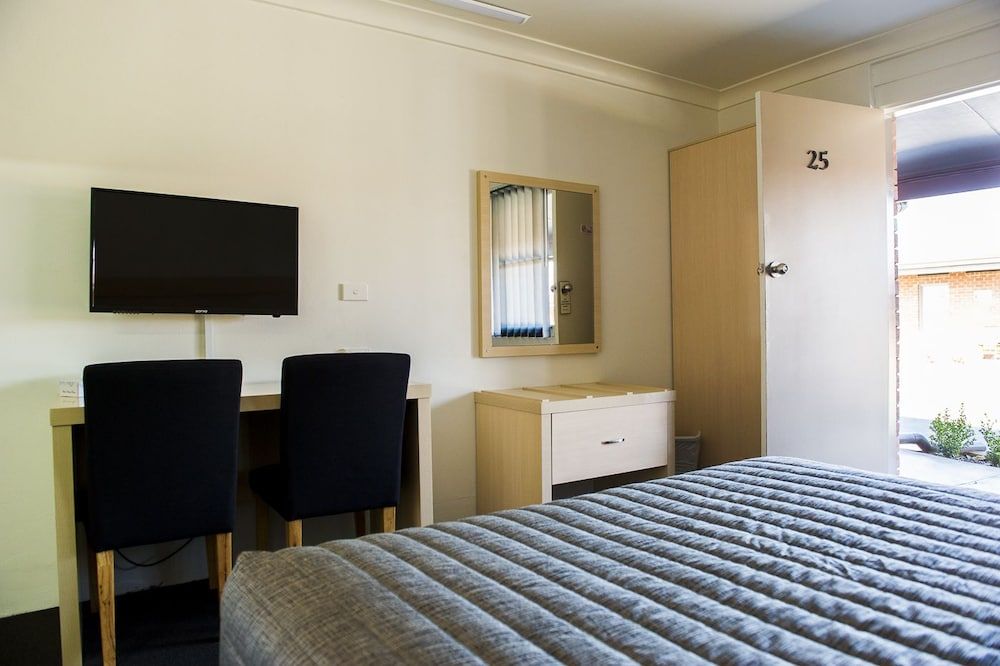 Cherry Blossom Motel Executive Room, 1 Queen Bed 4