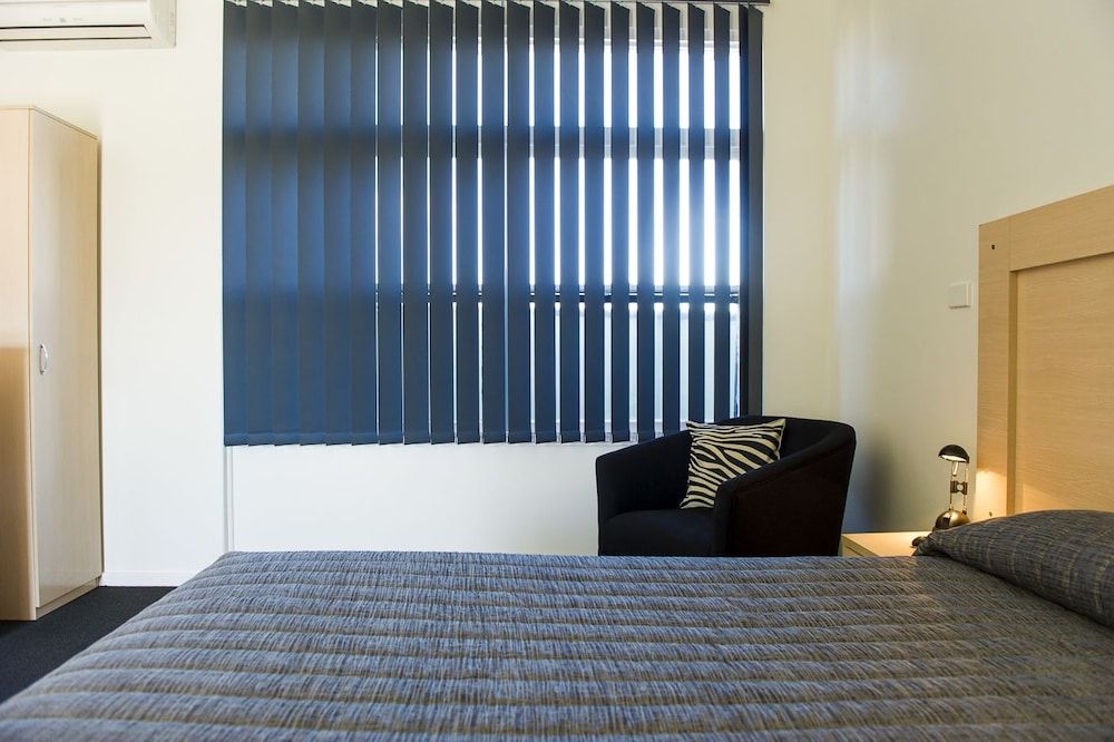 Cherry Blossom Motel Executive Room, 1 Queen Bed 11