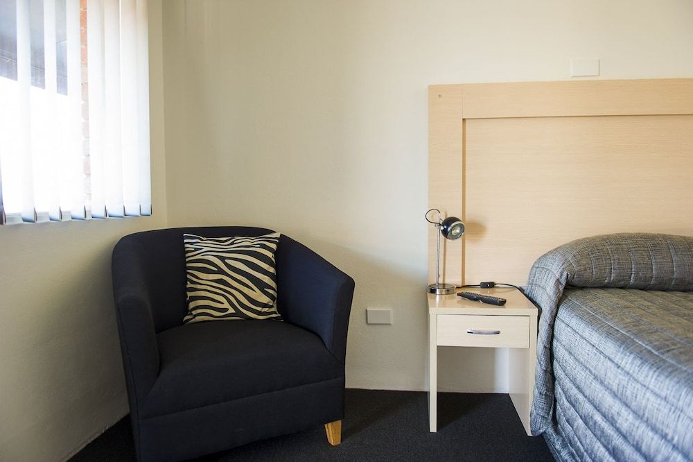 Cherry Blossom Motel Executive Room, 1 Queen Bed 8