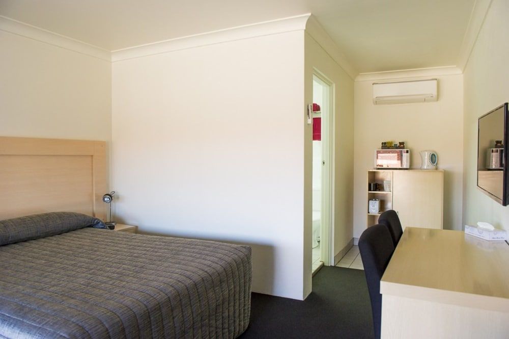 Cherry Blossom Motel Executive Room, 1 Queen Bed 12