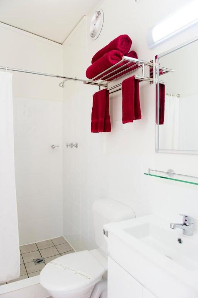 Cherry Blossom Motel Twin Room 6