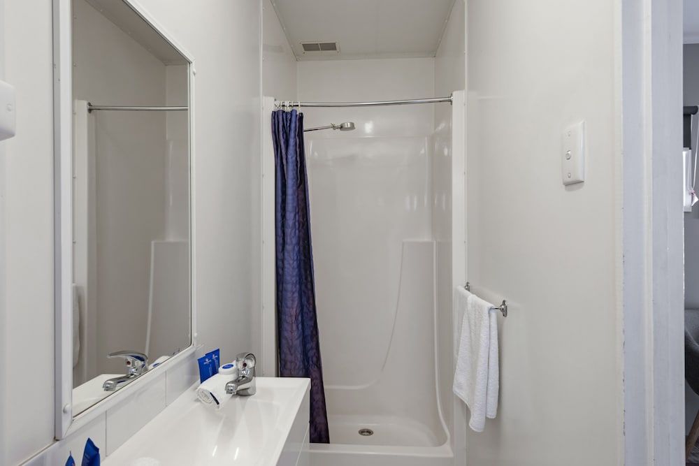 Discovery Parks - Harrington Economy Studio Cabin 5