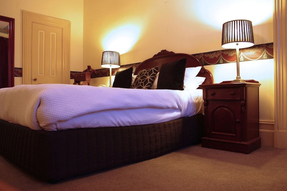 Hotel Shamrock Bendigo One Bedroom Suite