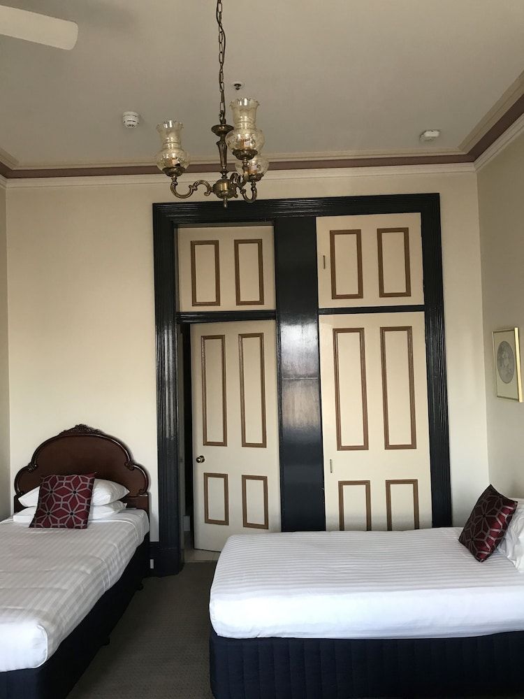 Hotel Shamrock Bendigo Family Room 5