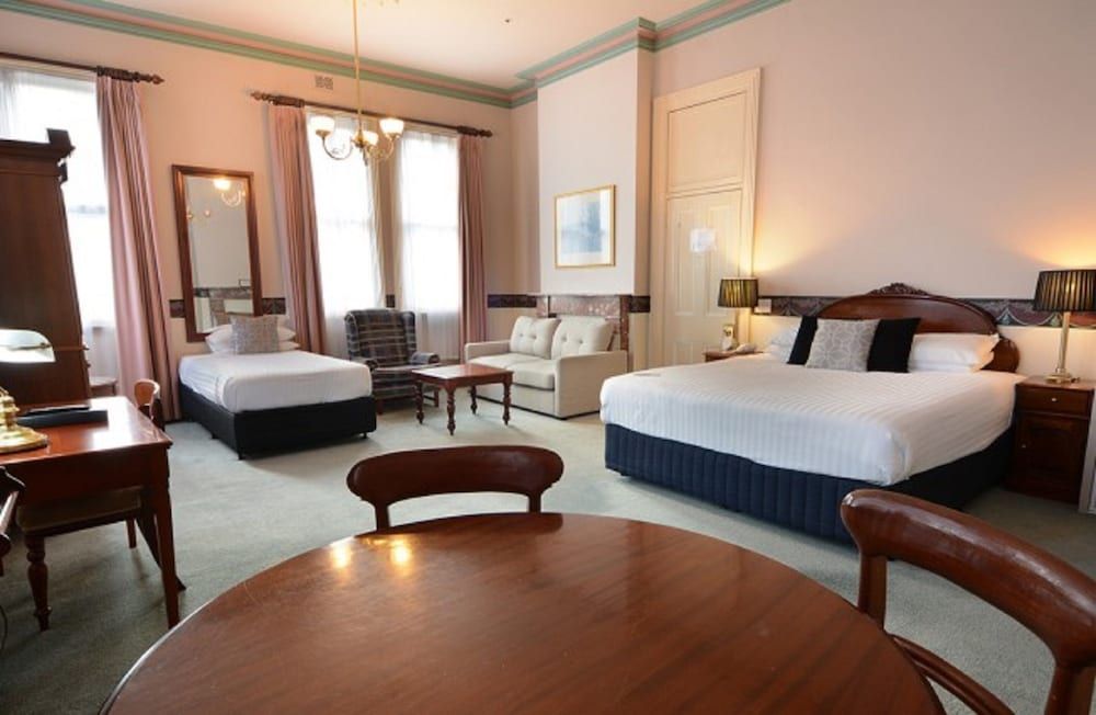 Hotel Shamrock Bendigo Spa Suite 2