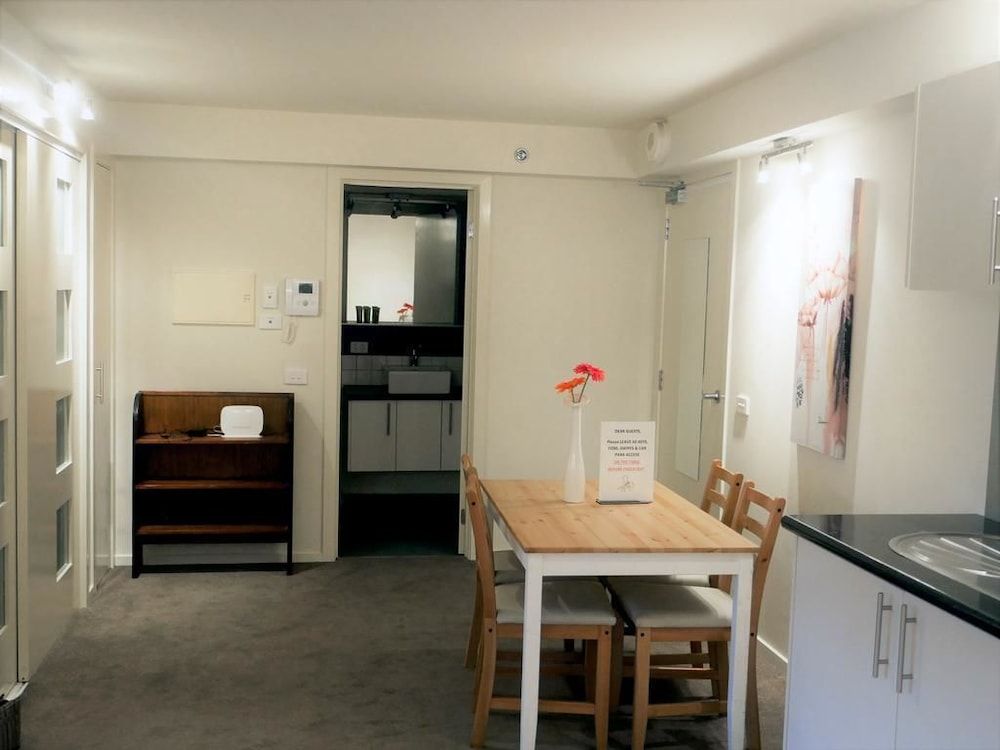 Anchor on Collins Premium Studio Suite 7