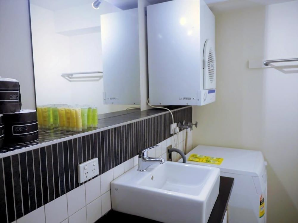 Anchor on Collins Premium Studio Suite 6