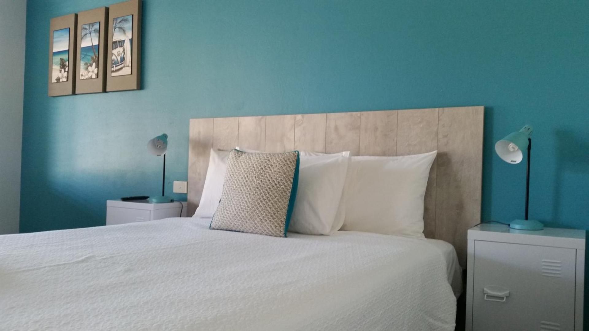 Karuah Gardens Motel Deluxe Queen Room 14