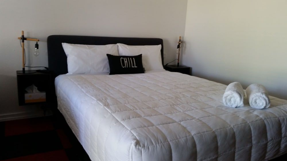 Karuah Gardens Motel Deluxe Twin Room 3