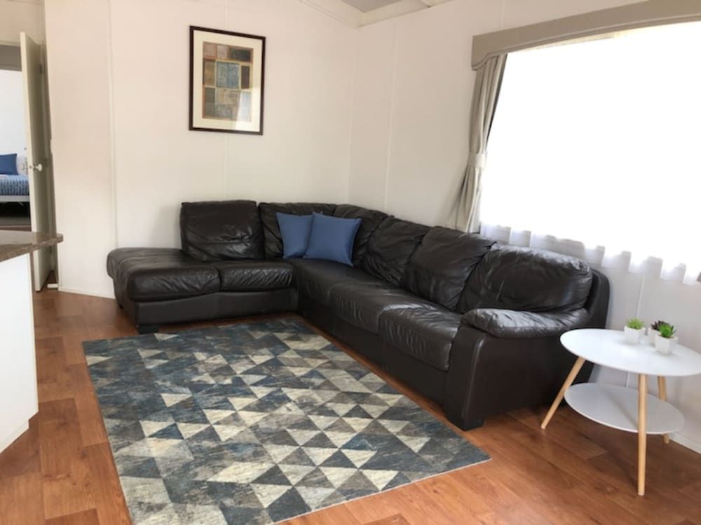 High Country Holiday Park Deluxe Three Bedroom Cabin (6 Berth) 8