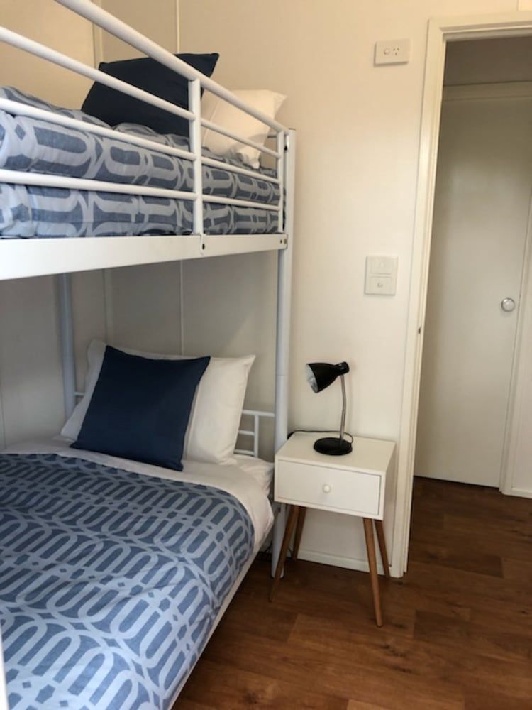 High Country Holiday Park Deluxe Three Bedroom Cabin (6 Berth) 4
