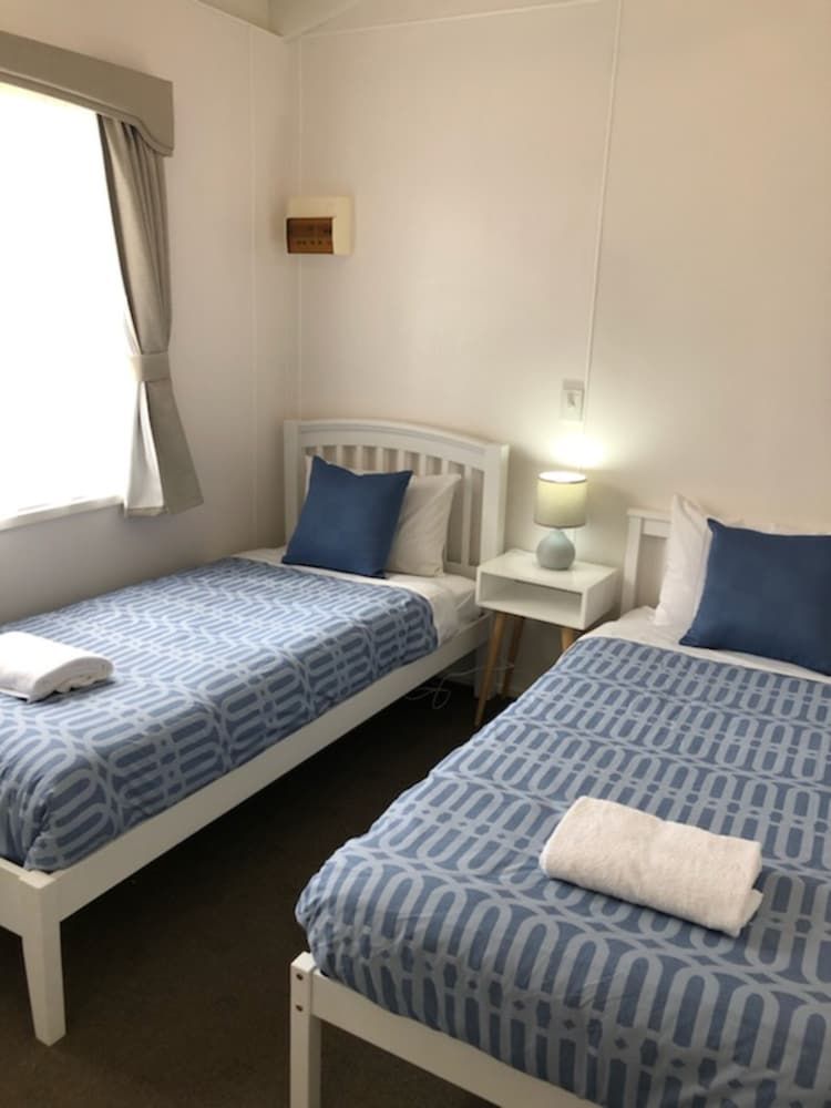 High Country Holiday Park Deluxe Three Bedroom Cabin (6 Berth) 3