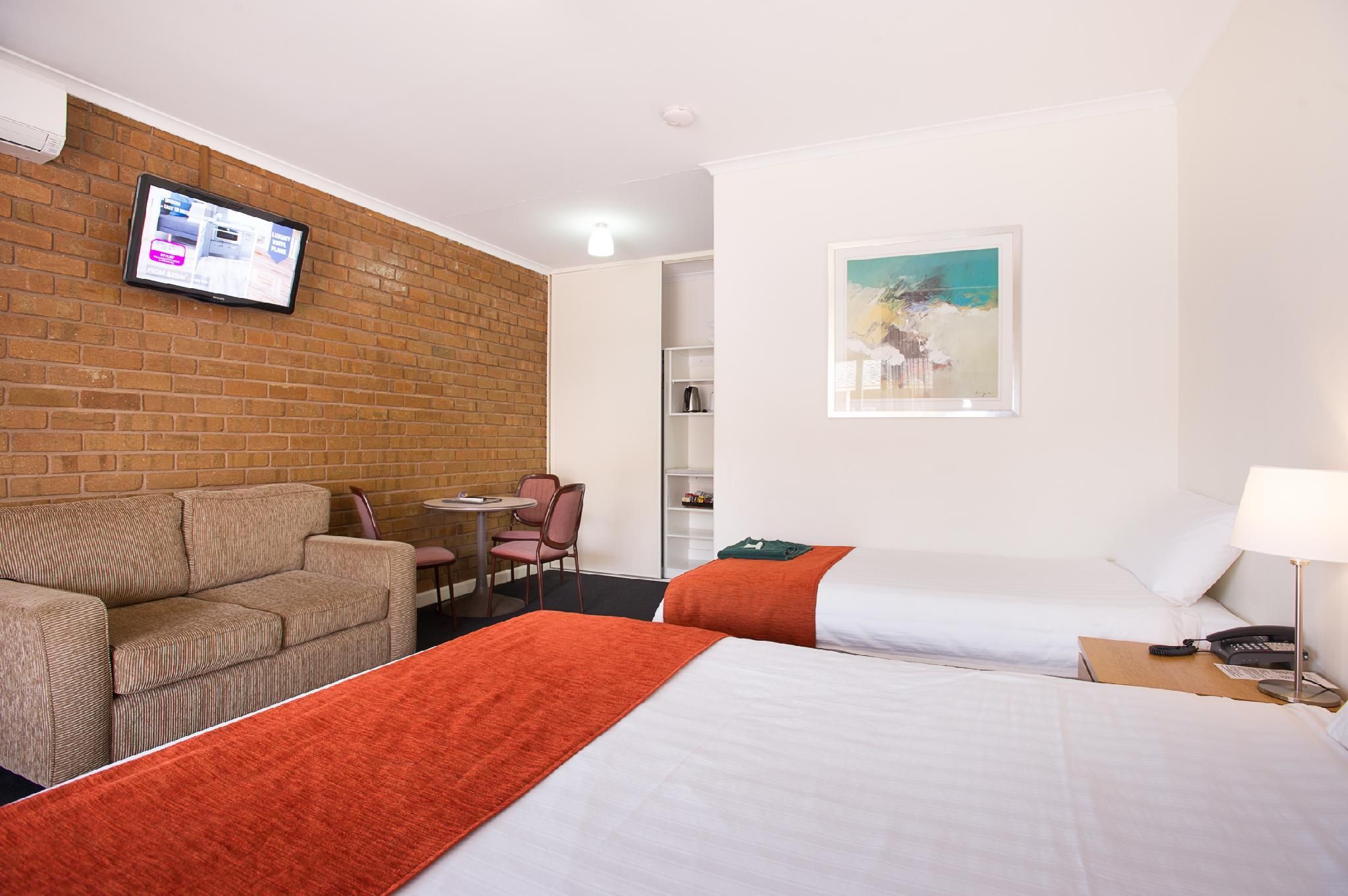 Standard Twin Suite