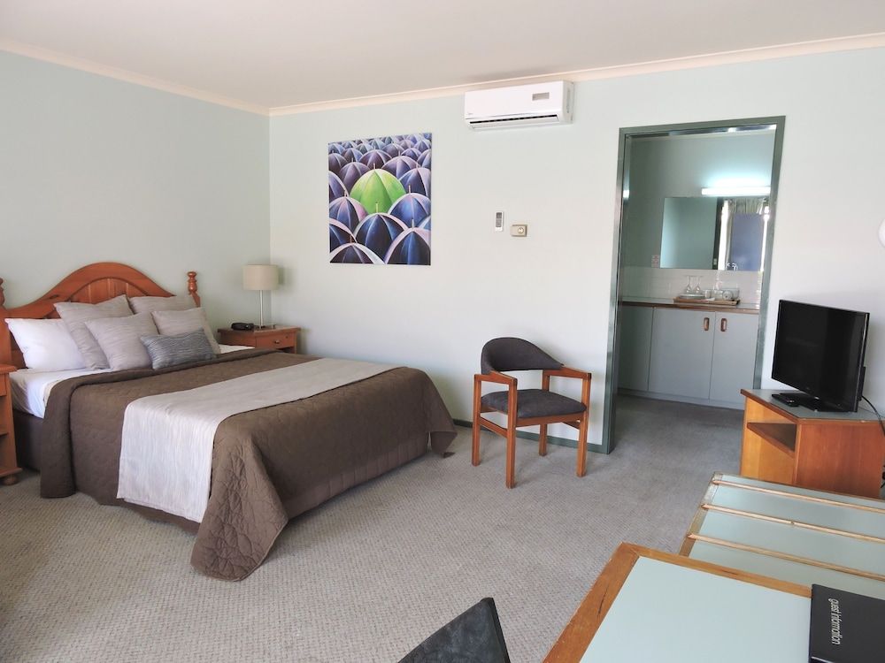 Melaleuca Motel Queen Room 3