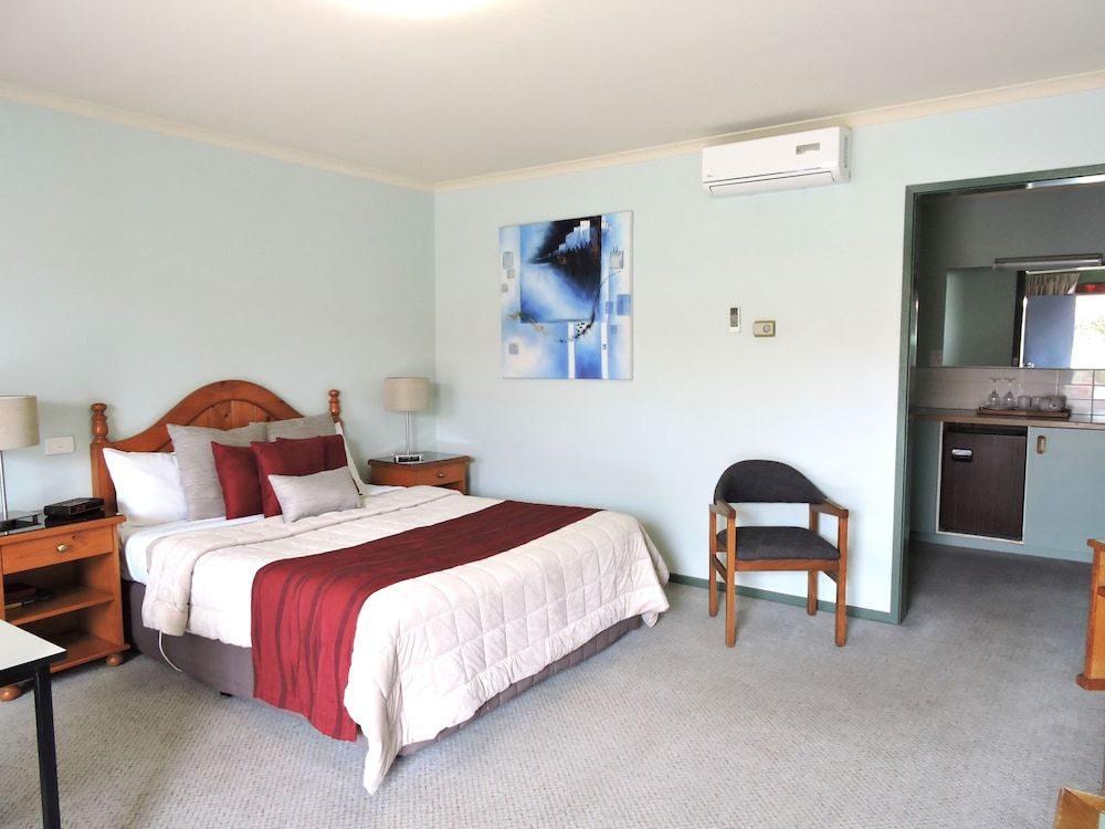 Melaleuca Motel Queen Room 9