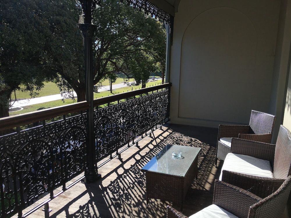 Avonmore on the Park Boutique Hotel Premium King Room with Balcony 2