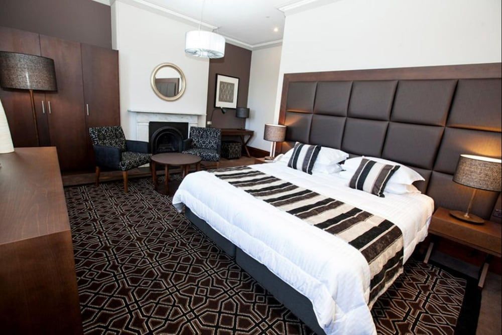 Avonmore on the Park Boutique Hotel Premium King Room with Balcony
