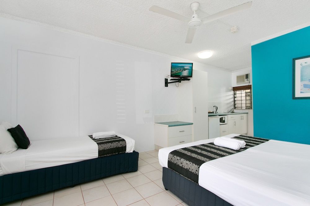 Cairns City Palms Superior Twin or Triple Room 5