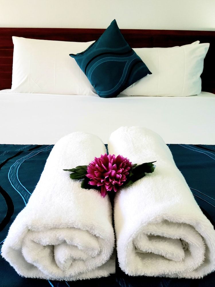 Cairns City Palms Superior King Suite 4