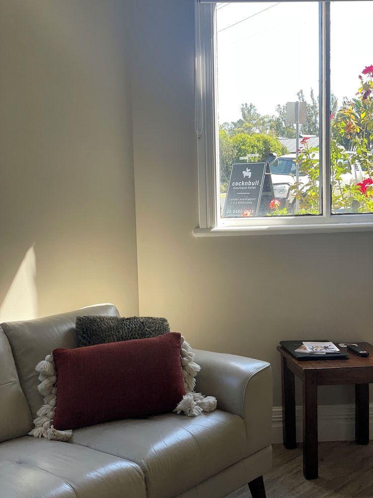 CocknBull Boutique Hotel 1 Bedroom Emmylou Suite 3