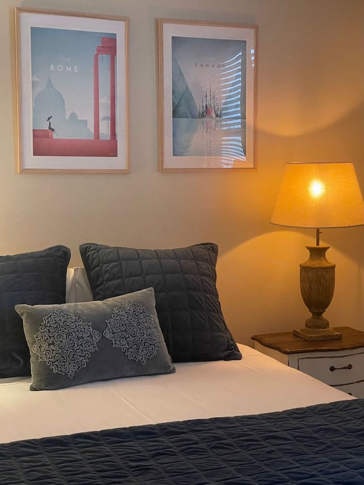 CocknBull Boutique Hotel Executive 2 Bedroom Henry Charles Suite 2