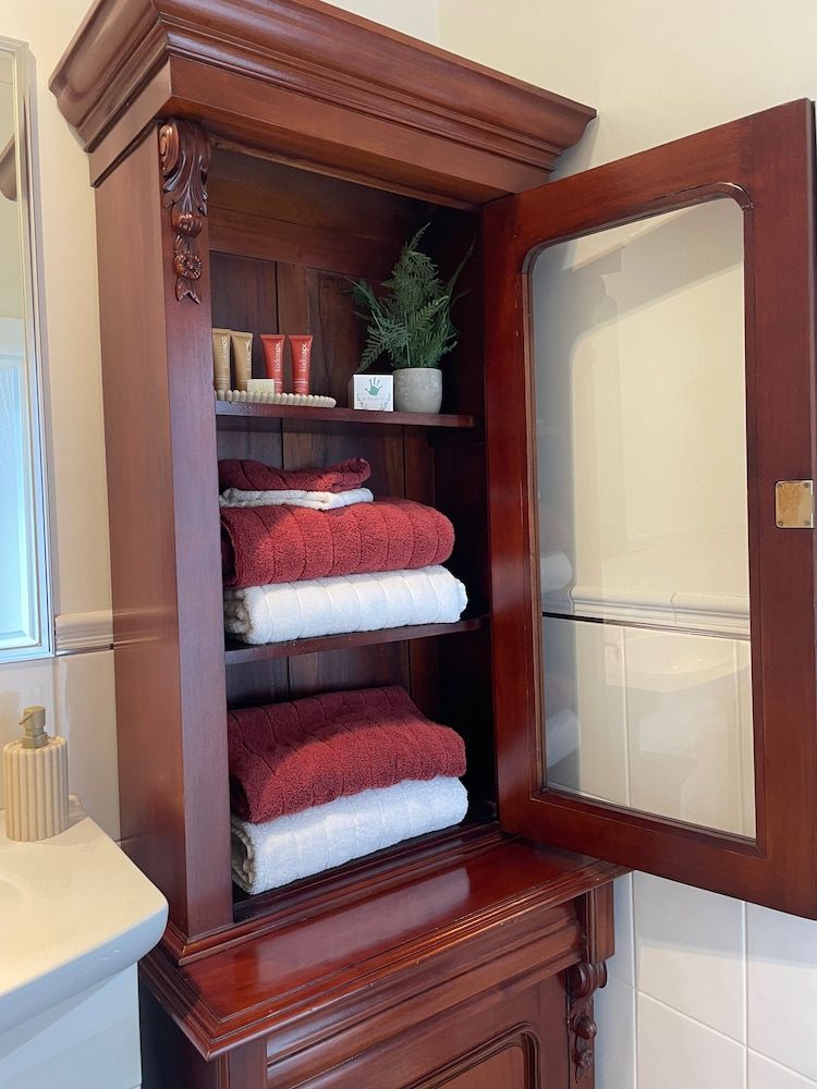 CocknBull Boutique Hotel 1 Bedroom Emmylou Suite 4