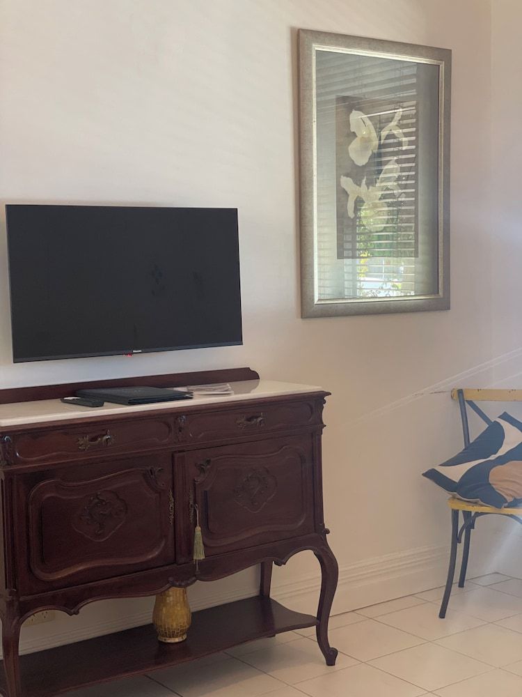 CocknBull Boutique Hotel 1 Bedroom Adelaide Spa Suite 6