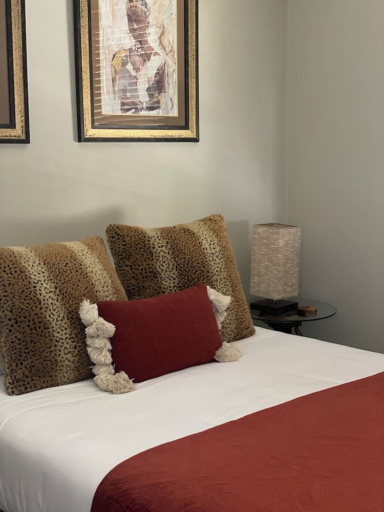 CocknBull Boutique Hotel 1 Bedroom Emmylou Suite 2