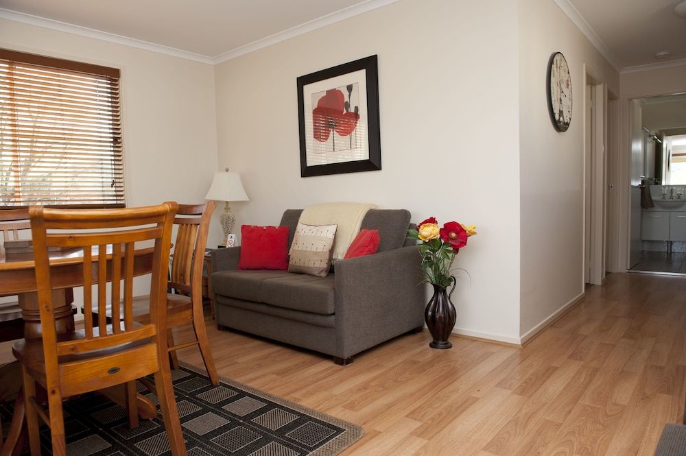 Family 2 Bedroom Cabin Courtside