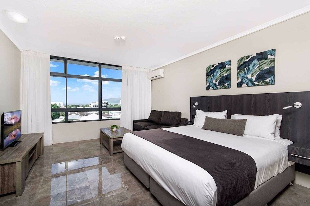 undefined Sunshine Tower Hotel 4