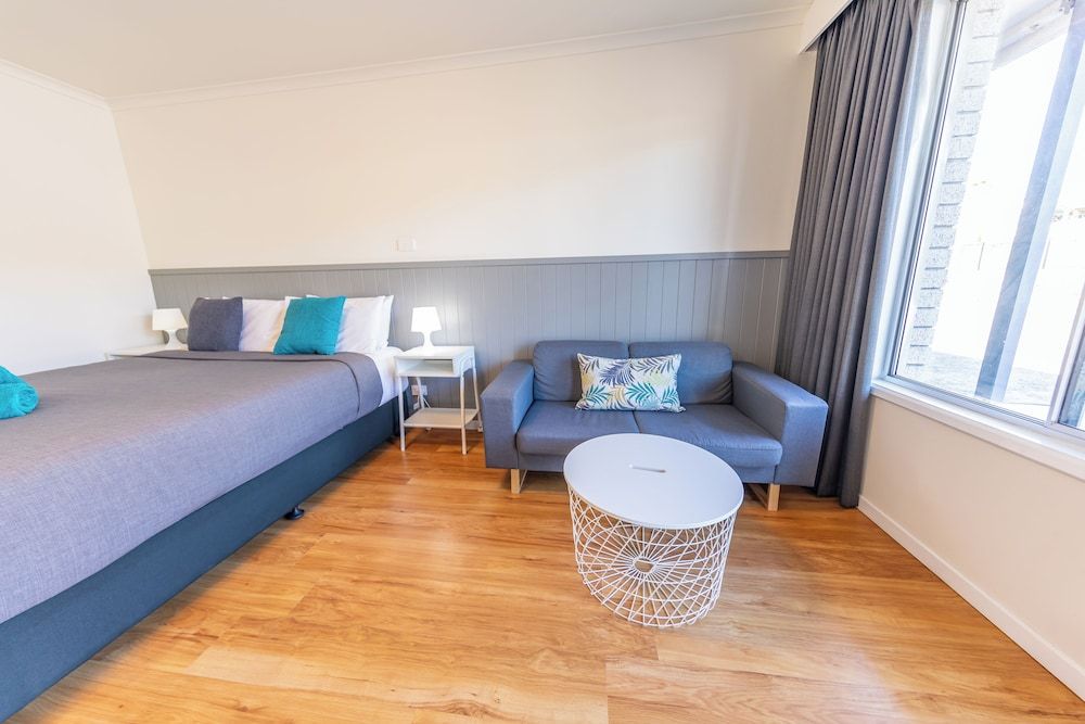 Queen Room, Kitchenette