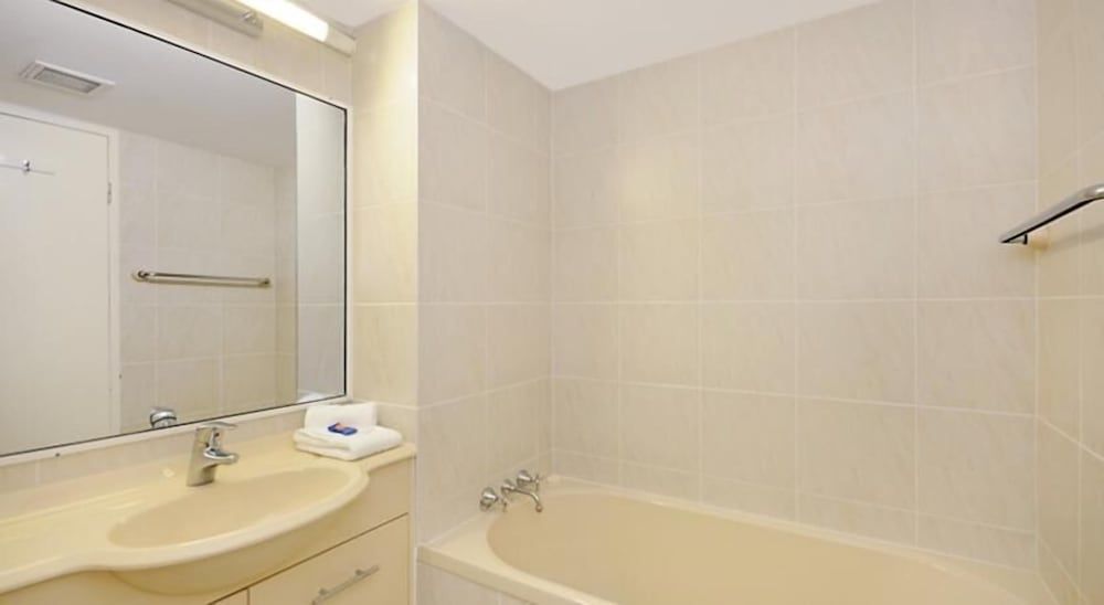 Surfers Beach Holiday Apartments Three Bedroom Apartment 21