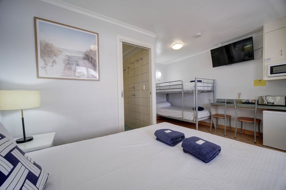 Standard Room (Room for 4)