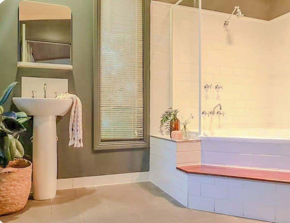 Clonmara Country House & Cottages Standard Suite, 1 Bedroom, Non Smoking, Refrigerator & Microwave 5